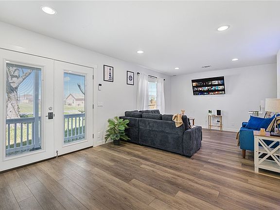 2nd image of 309 E Pompano