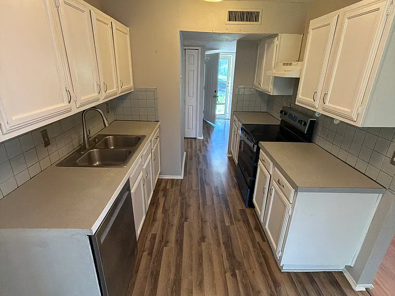 4908 Wagner Dr — Photo 11