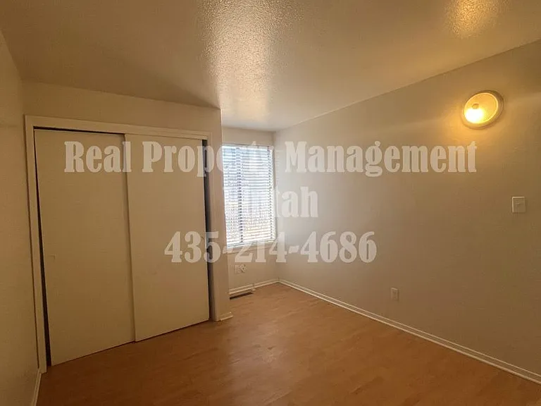 607 N 100 W — Photo 16