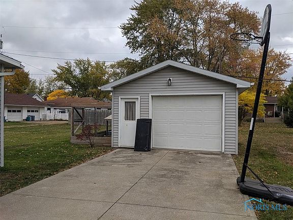 5th image of 1056 N Sheffield Ave