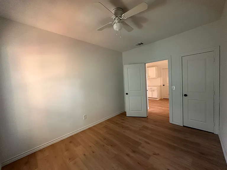2438 Harding St — Photo 18