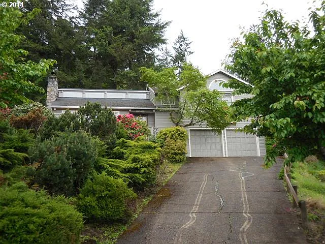 2040 McLean Blvd photo 1