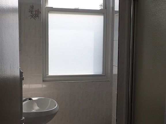 5th image of 206 Kingsland Ave APT 3L