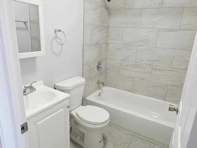 1530 Baker St — Photo 11