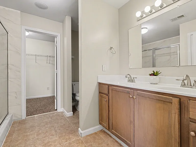 1042 Countess Ln — Photo 24