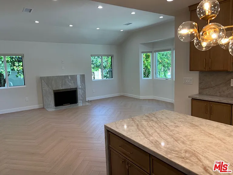 13338 Magnolia Blvd — Photo 12