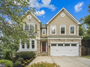 3827 Lacy Blvd, Falls Church, VA 22041