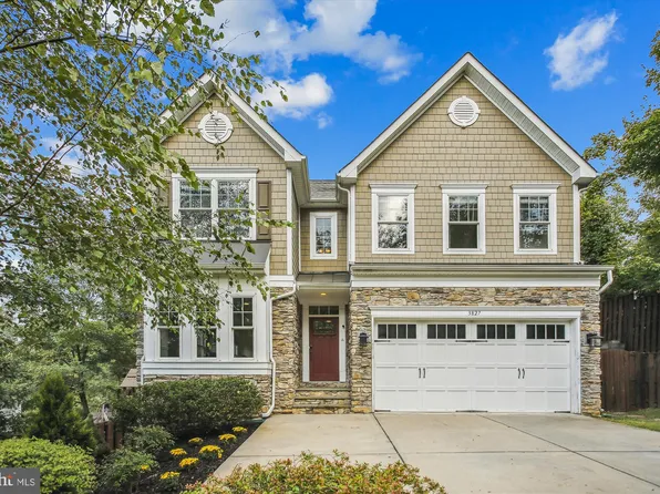3827 Lacy Blvd, Falls Church, VA 22041