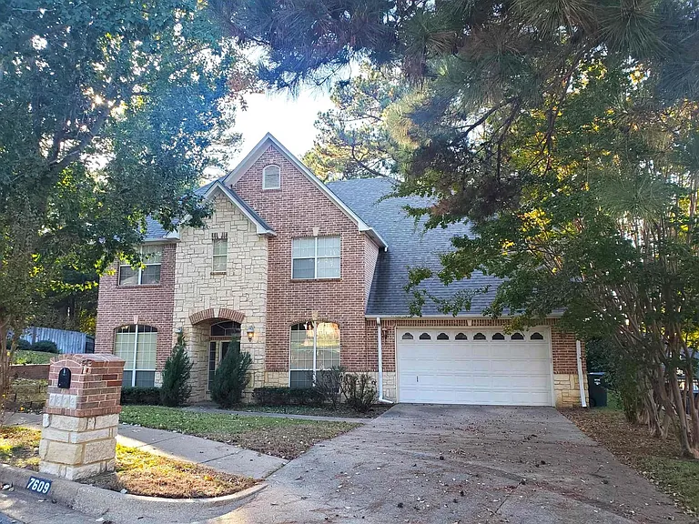 7609 Abbeywood Ct — Photo 1
