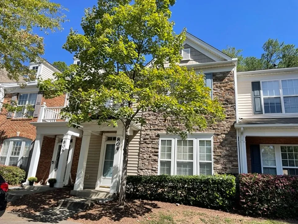 804 Walnut Woods Dr