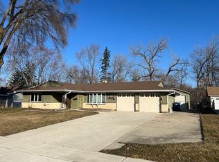 1522 Hartmann Dr, Schaumburg, IL 60193