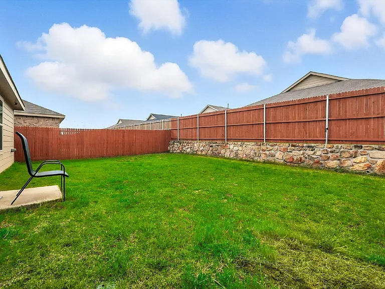 1653 Bluffview Dr — Photo 26
