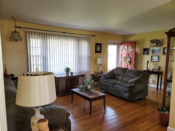 3rd image of 4440 Fontaine Dr