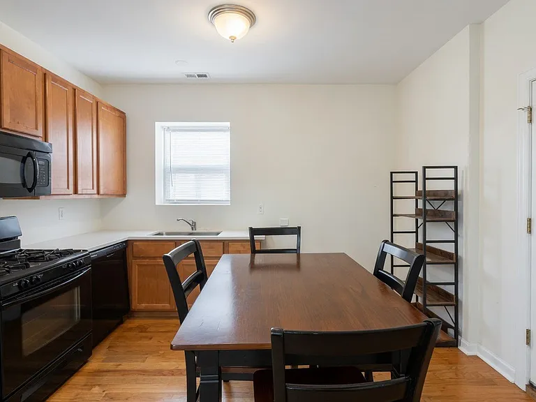 3355 W Wilson Ave #1000 — Photo 3