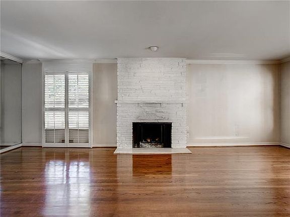 5th image of 6228 Kenwick Ave