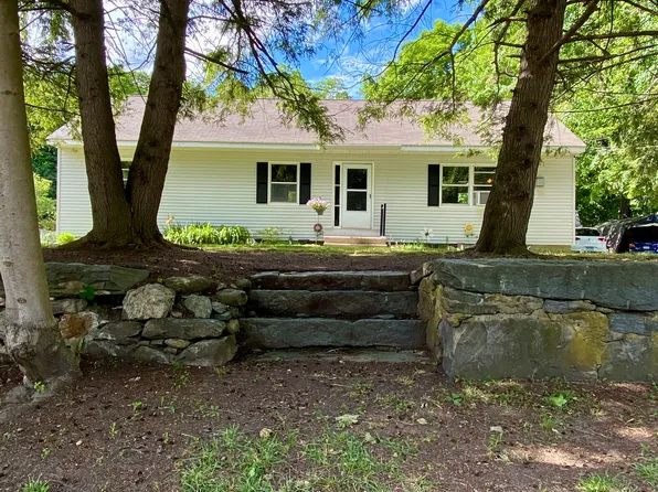 14 Cottage Street, New Hartford, CT 06057