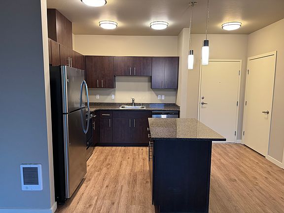 2nd image of 975 NE Discovery Dr Unit 402
