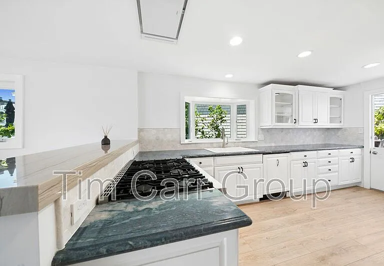 112 S Bayfront — Photo 9