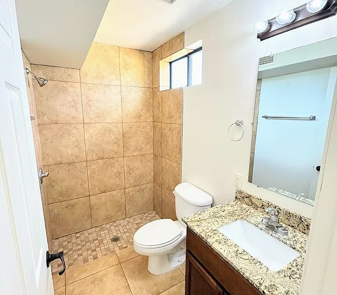 437 E Delano St — Photo 6