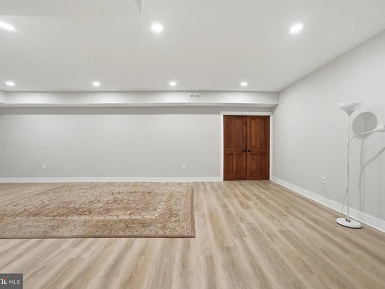 1231 Ingleside Ave — Photo 23