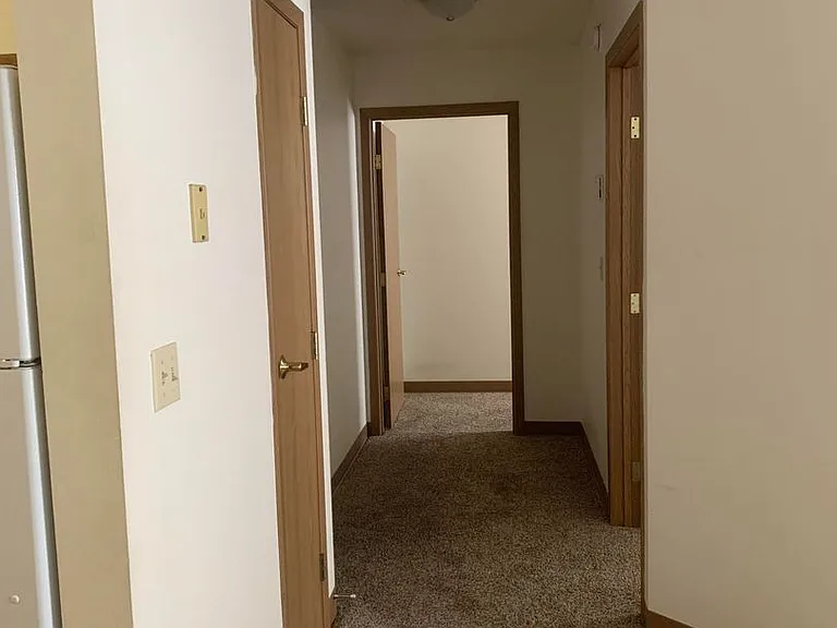 Dakota E & W Apartments — Photo 32