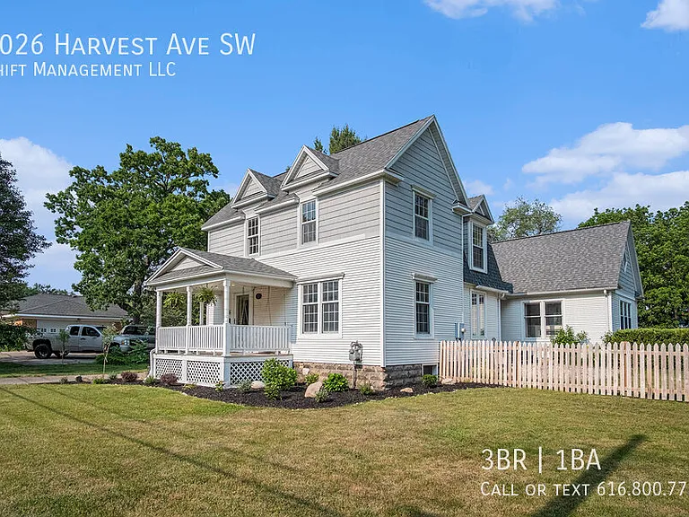 3026 Harvest Ave SW — Photo 1