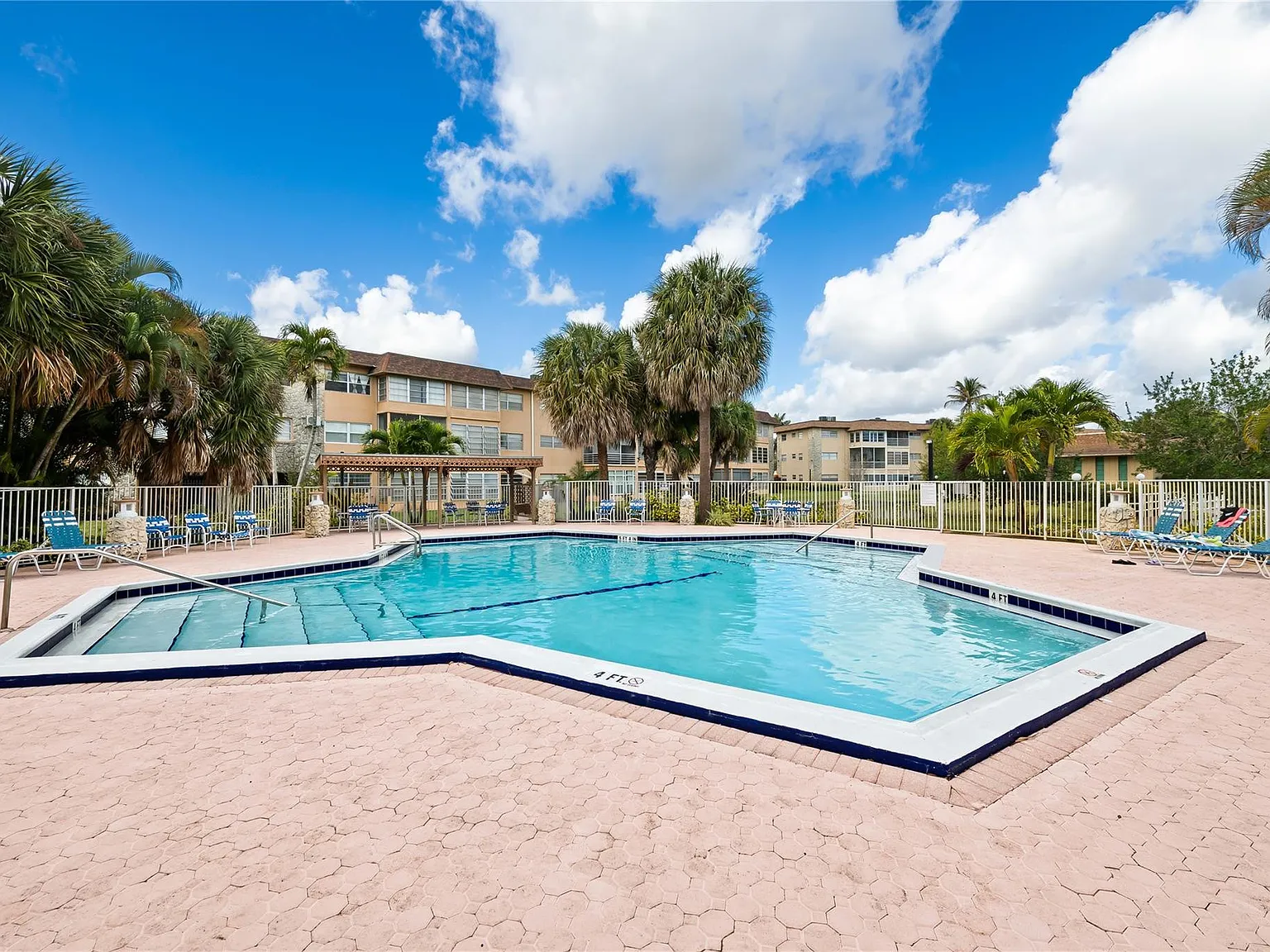 2 bed, 2.0 bath, 944 sqft, $1,650 — Photo 3