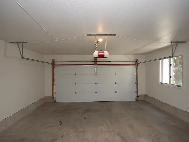 1074 Rocton Dr — Photo 12