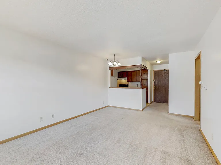 Plaza Manor — Photo 16