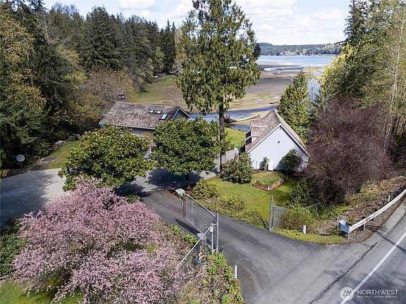 3rd image of 8320 E Grapeview Loop Road