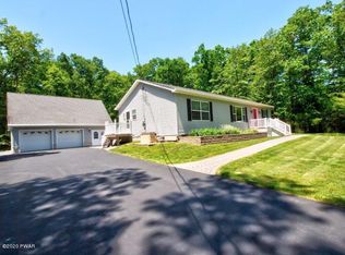 105 Meadow Brook Ct, Dingmans Ferry, PA 18328