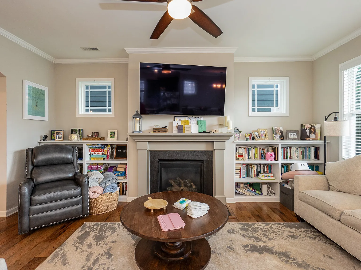 3 bed, 2386 sqft, $3,300 — Photo 4