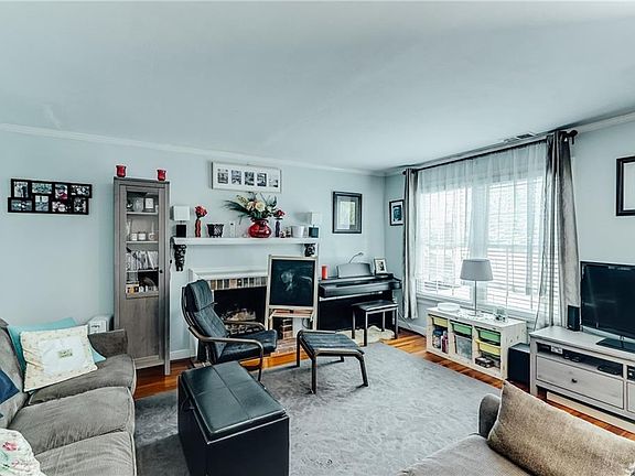 5th image of 1901 Cambridge Ct