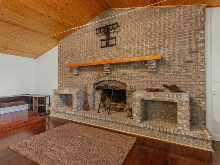 9011 Pleasant Ln — Photo 4