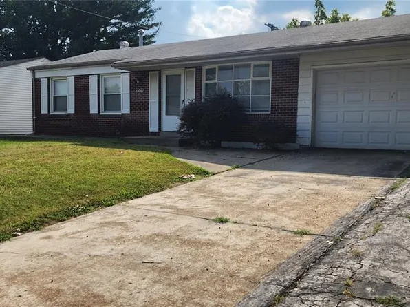 10417 Tanner Dr, Saint Louis, MO 63136