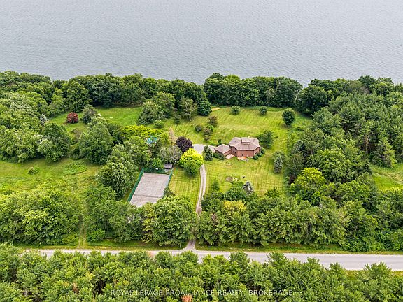 3rd image of 2576 Howe Island Dr