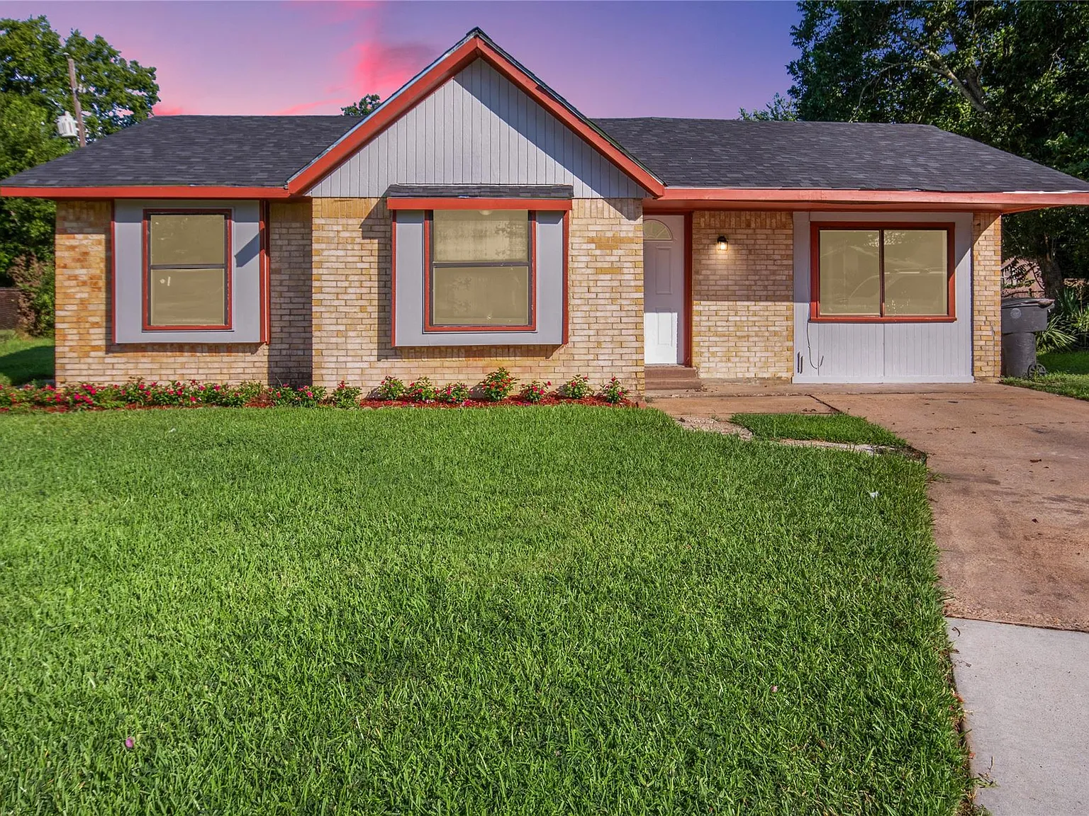 3 bed, 2.0 bath, 1361 sqft, $1,600 — Photo 1