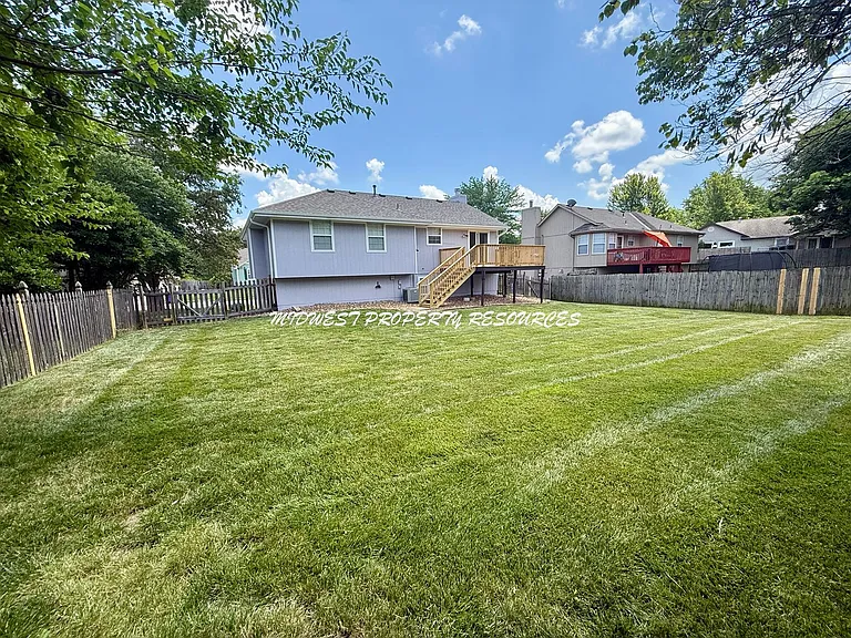 1708 NE Stonewood Dr — Photo 23