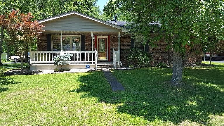 1st image of 76 Oak Dr