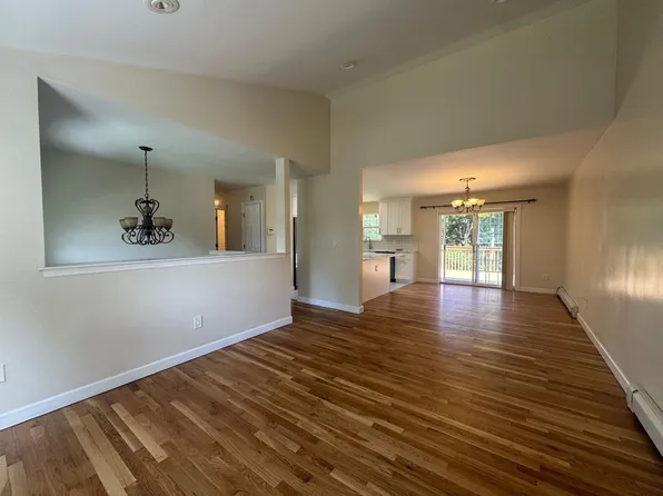 (undisclosed Address), Selden, NY 11784
