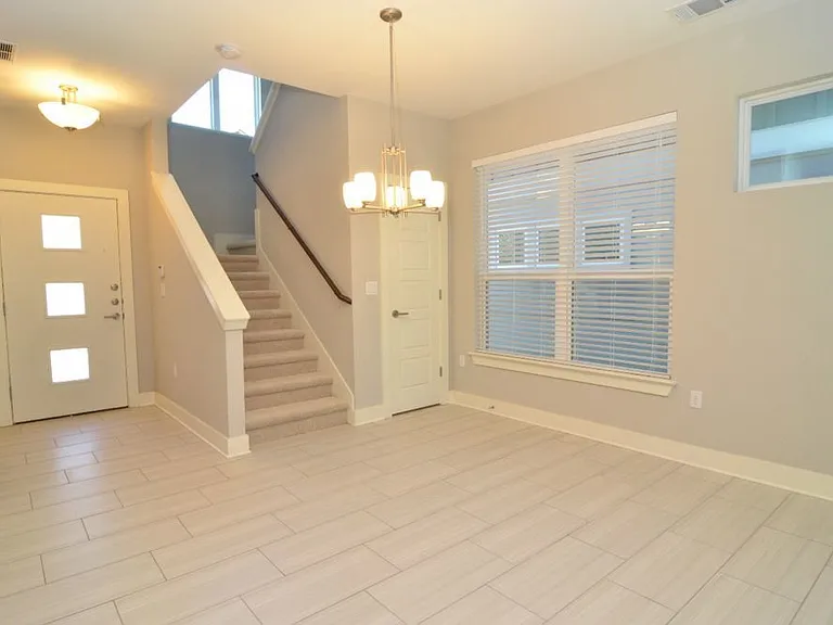 2921 Bond Dr — Photo 2