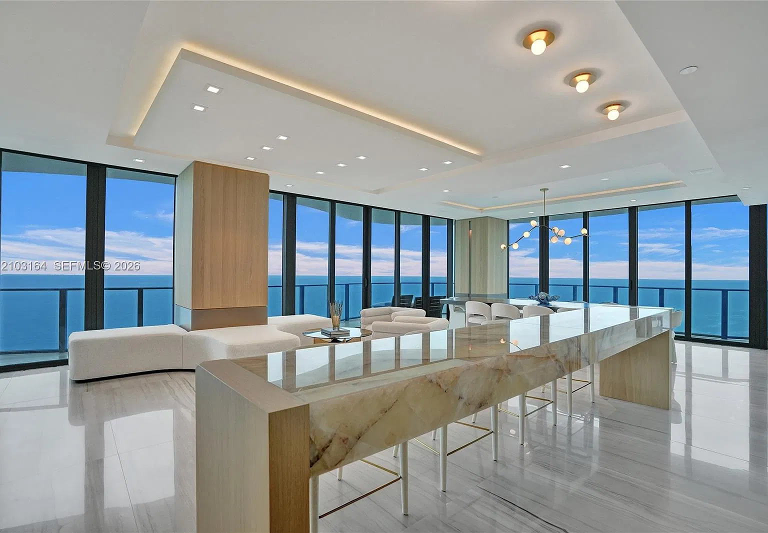 Regalia Condo — Photo 2