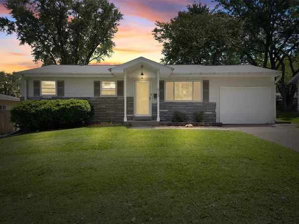 6714 Village Square Dr, Hazelwood, MO 63042