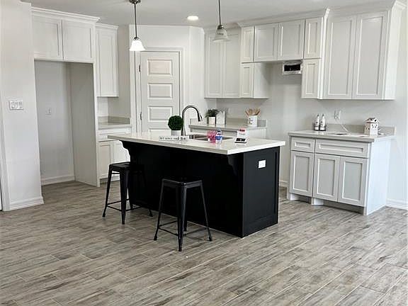 2nd image of 502 Balli Cir