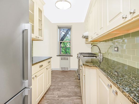3rd image of 5621 Netherland Ave APT 2D