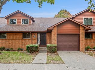 3610 Old Creek Rd, Troy, MI 48084