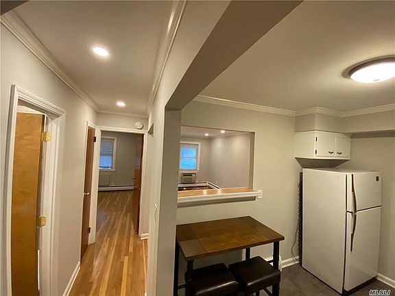 5th image of 604 Lakeville Rd #1
