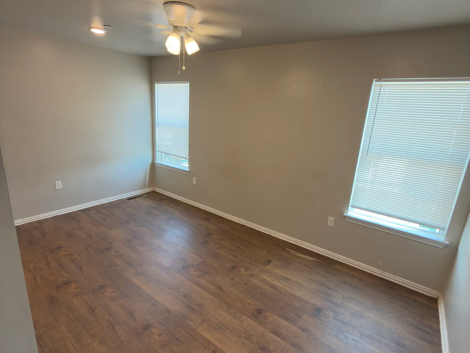 3 bed, $1,400 — Photo 3
