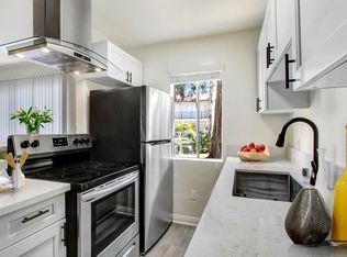Villa La Paloma, Reseda, CA 91335