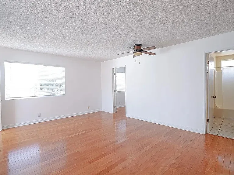 21439 Wardham Ave — Photo 9